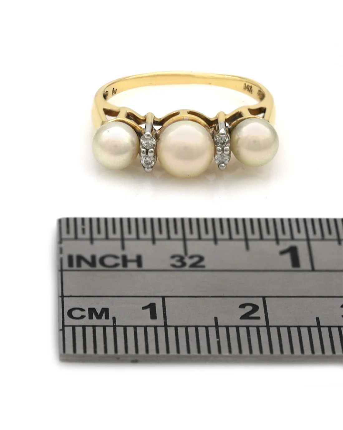 Pearl and Diamond Horizontal Ring - Image 3