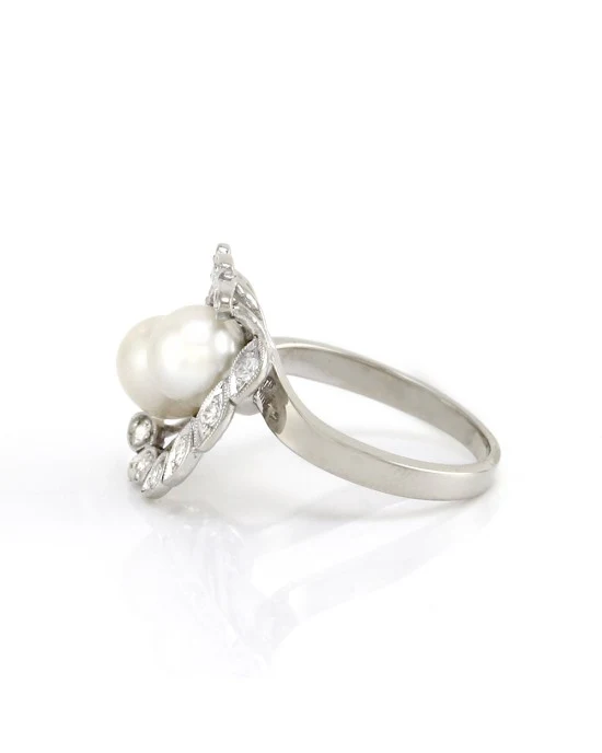 Pearl and Diamond Ring in Gold - Image 3