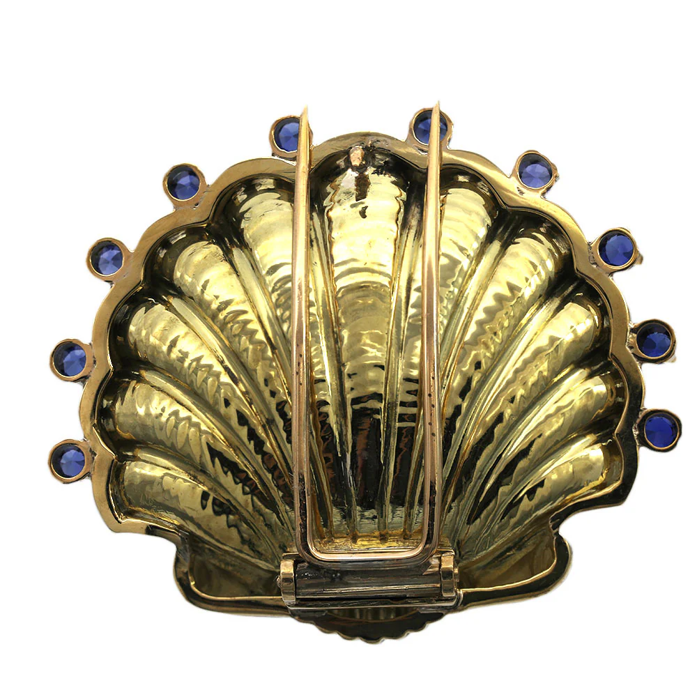 Pearl and Sapphire Clam Shell Brooch in Yellow Gold - Image 2