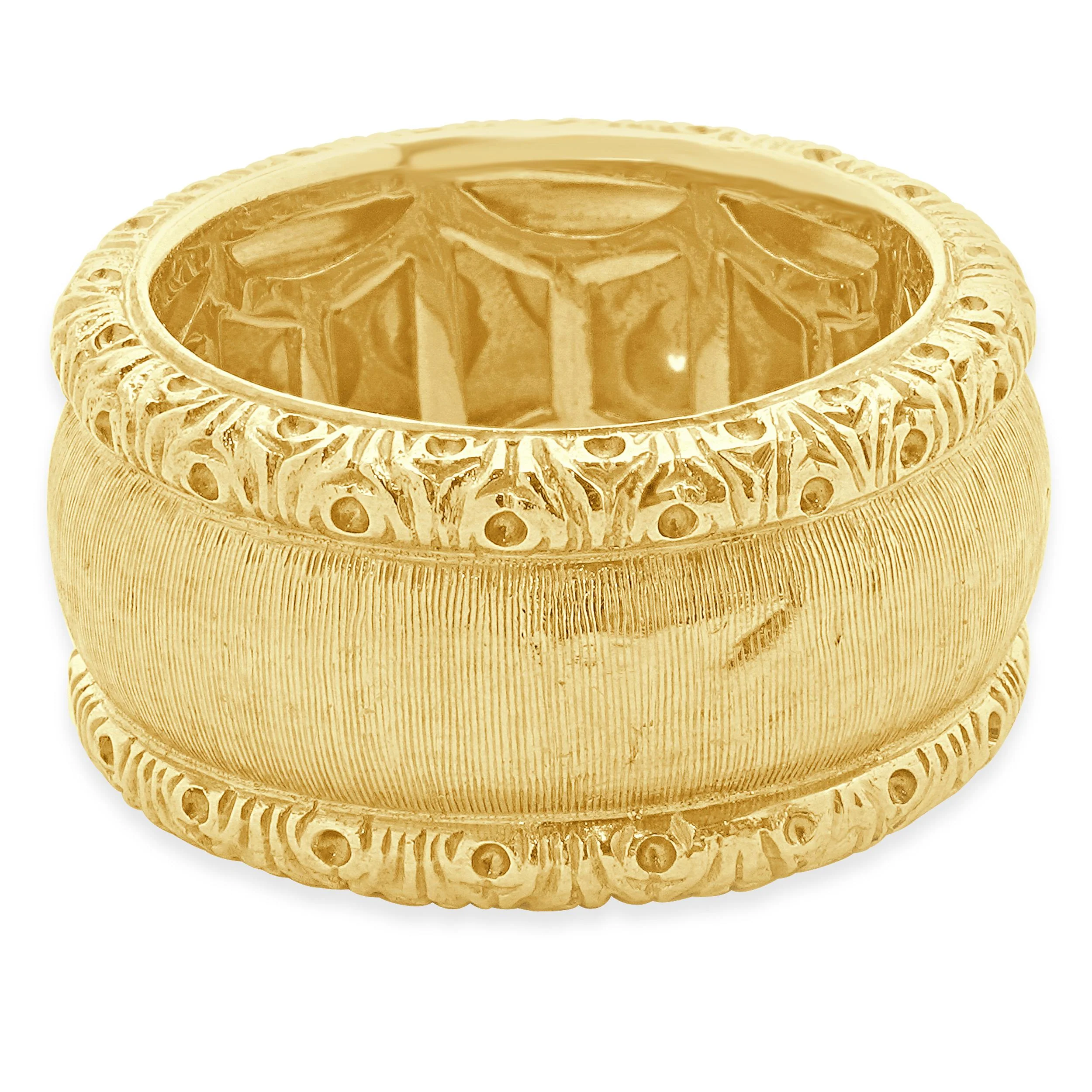 Roberto Coin 18 Karat Yellow Gold Sprinkled Diamond Band - Image 3