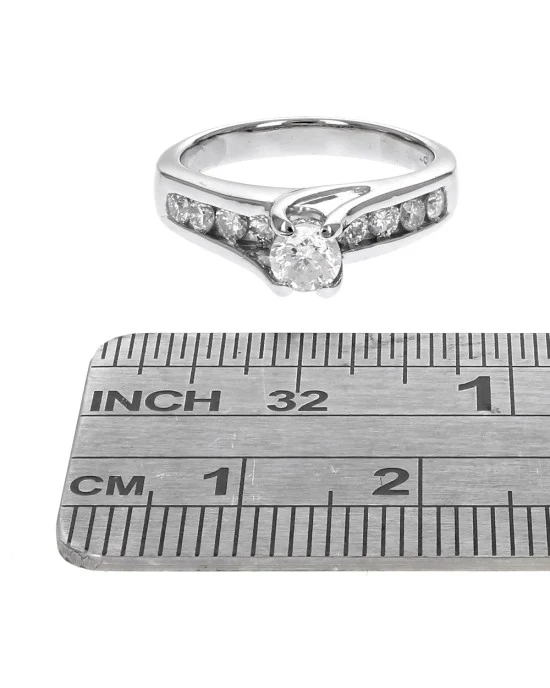 Round Brilliant Cut Diamond Engagement Ring in Platinum - Image 3