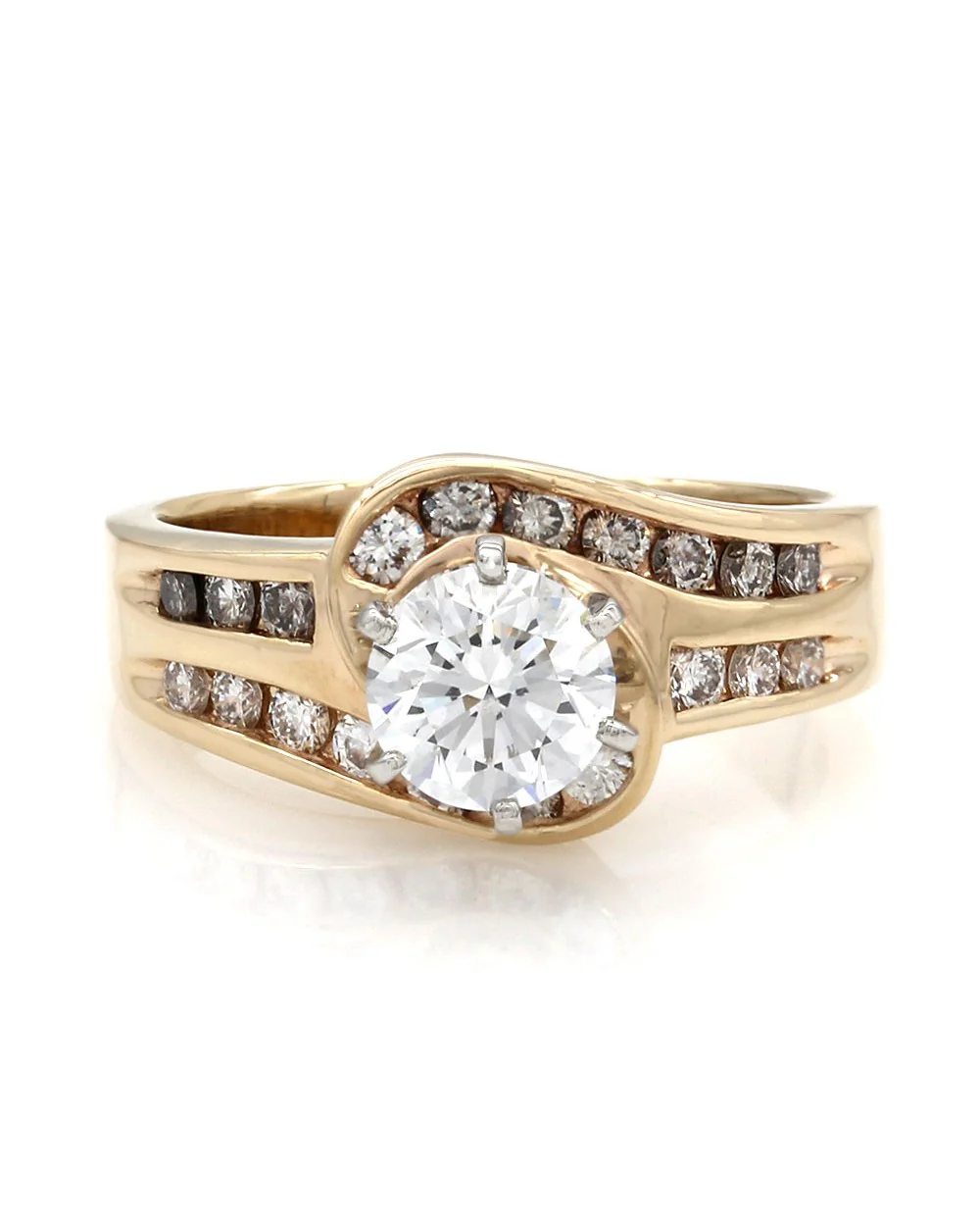 Round Diamond Engagement Ring in Gold - Image 2