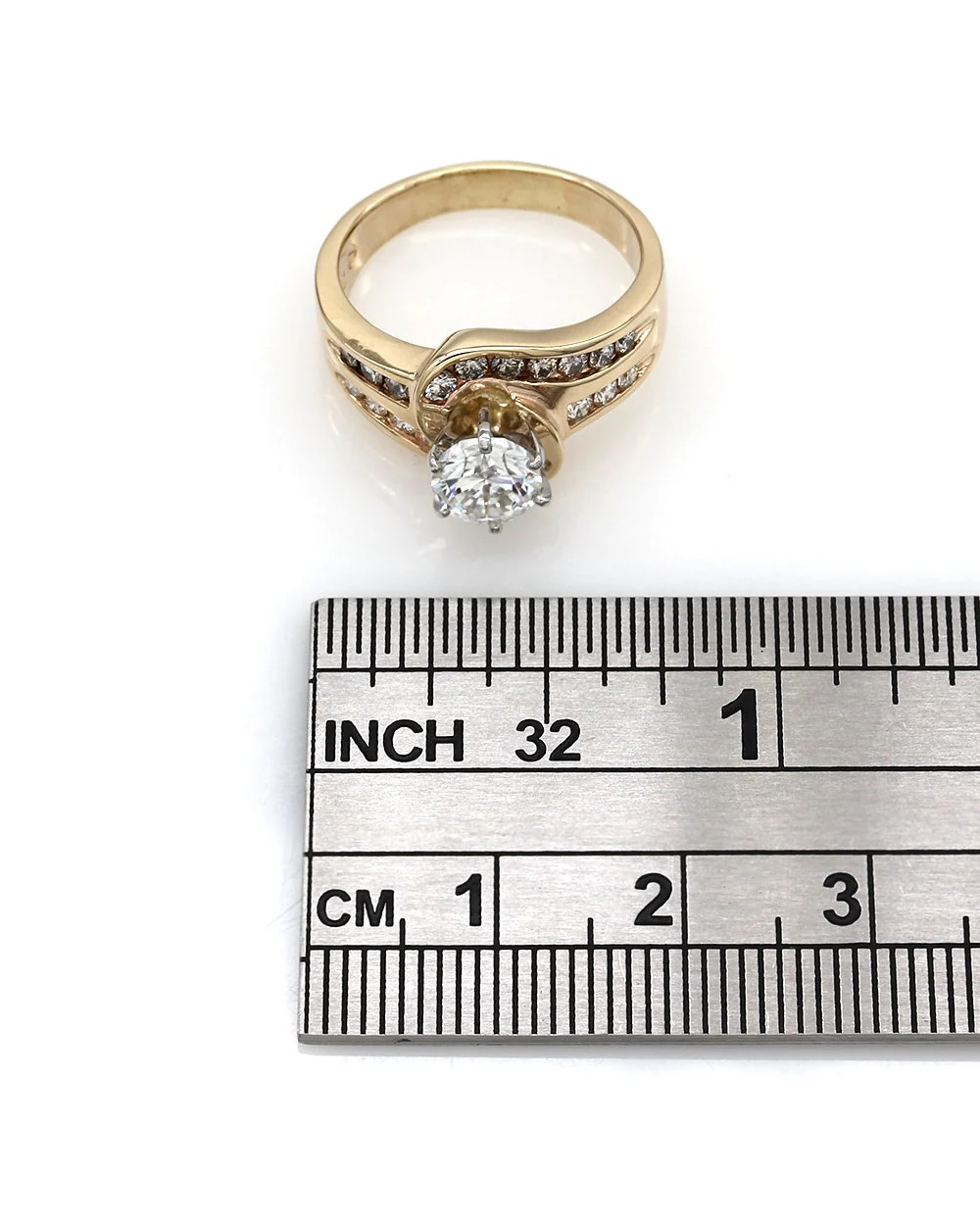 Round Diamond Engagement Ring in Gold - Image 4