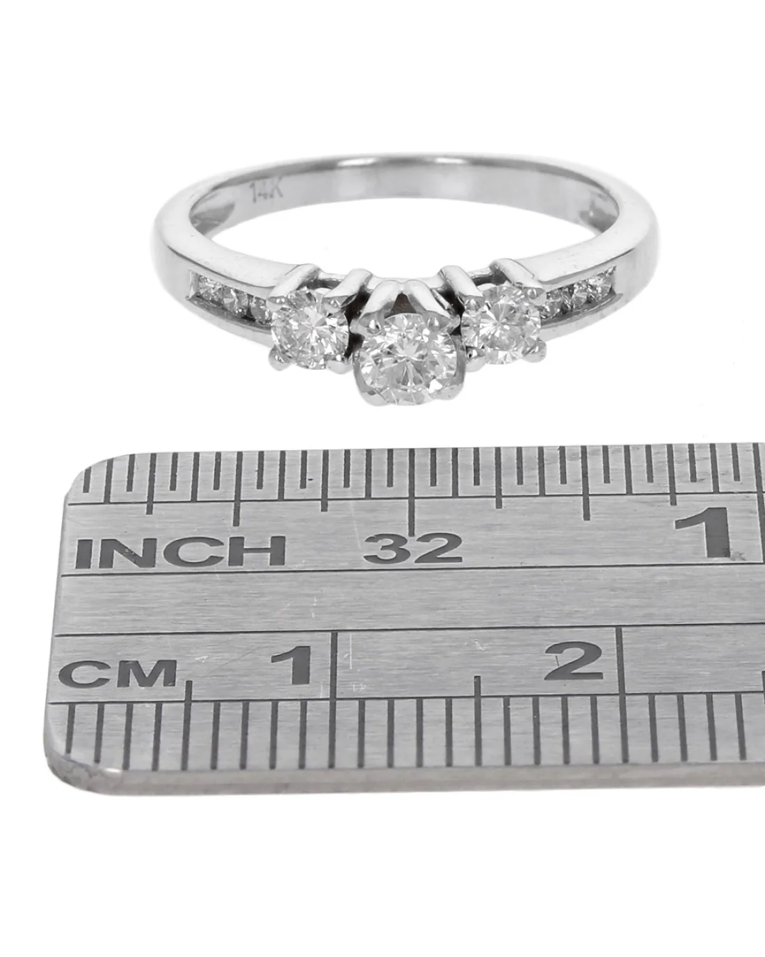 Round Diamond Engagement Ring in White Gold - Image 3