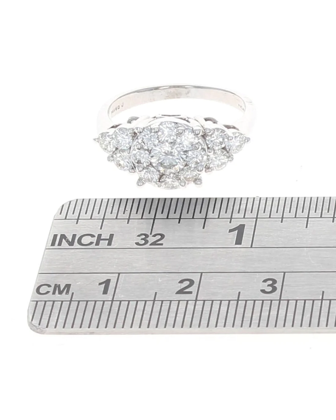 Round Diamond Halo Ring in White Gold - Image 2