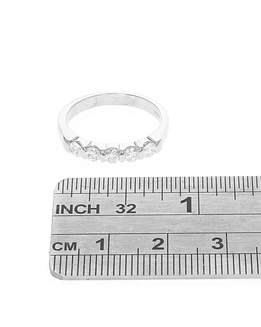 Round Diamond Ring in White Gold - Image 3