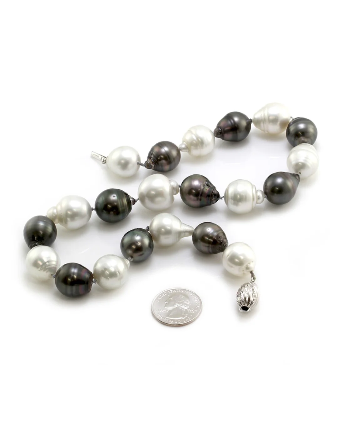 South Sea and Tahitian Pearl Necklace in Gold - Image 3