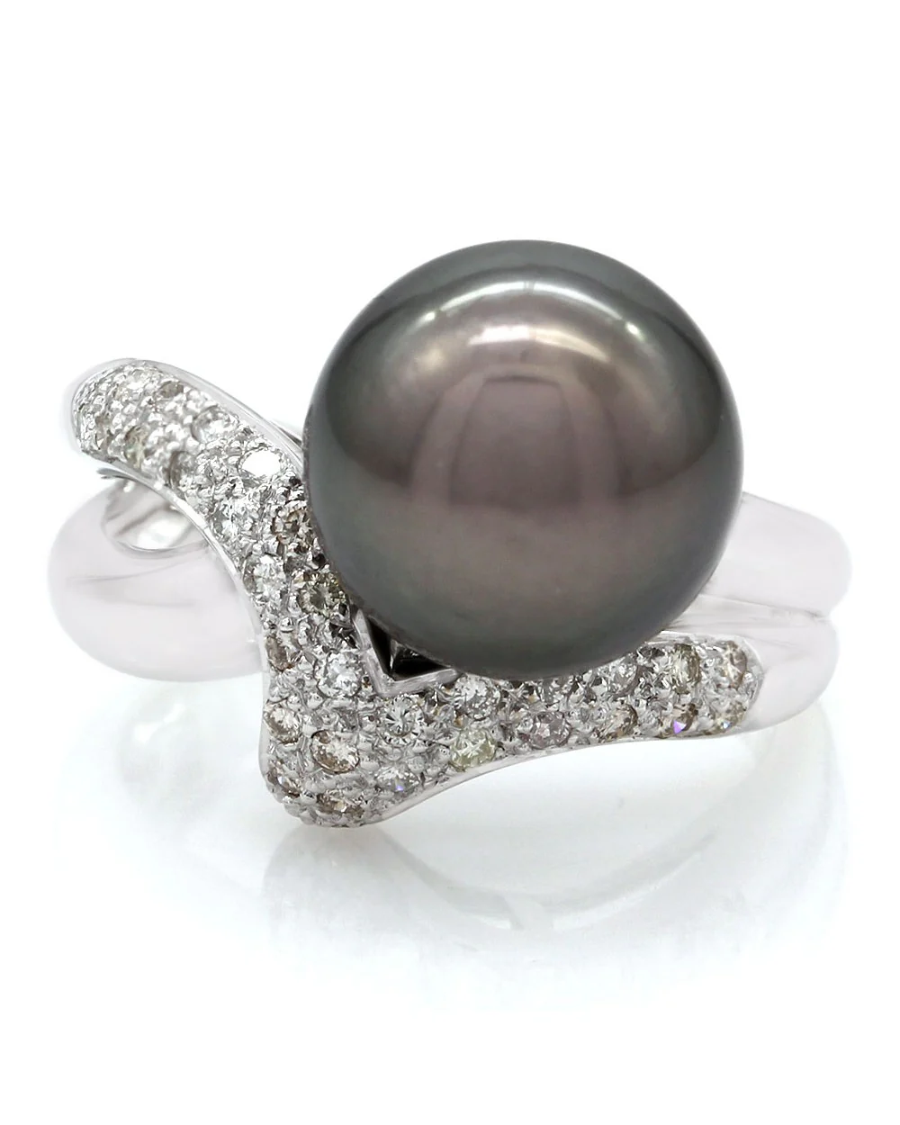 Tahitian Pearl and Diamond Ring in Gold - Image 2