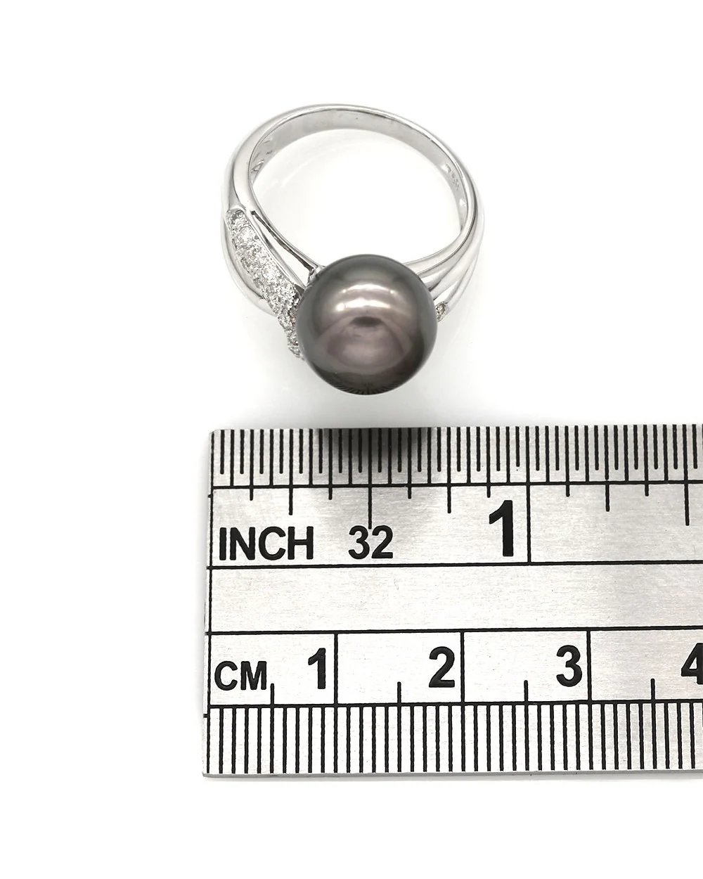 Tahitian Pearl and Diamond Ring in Gold - Image 3
