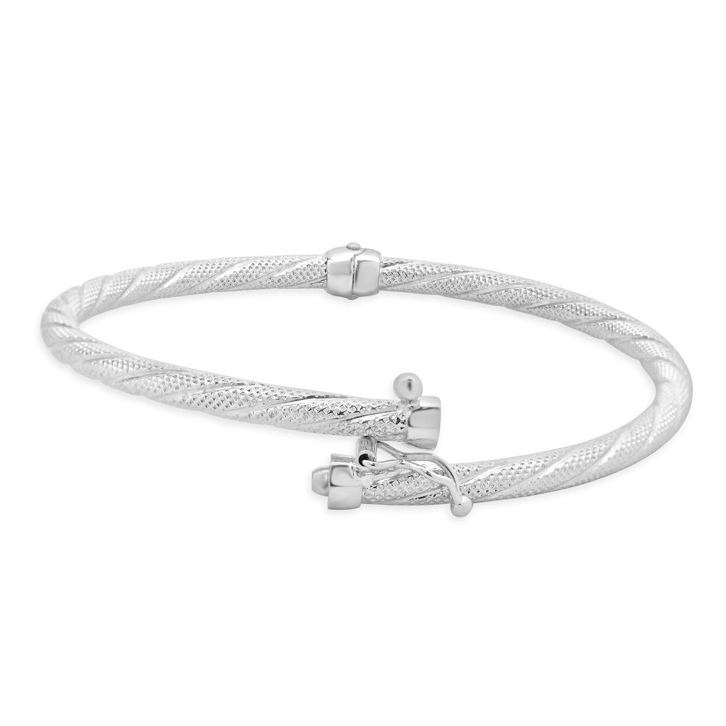 Unoaerre 18 Karat White Gold Textured Twisted Bangle Bracelet - Image 4