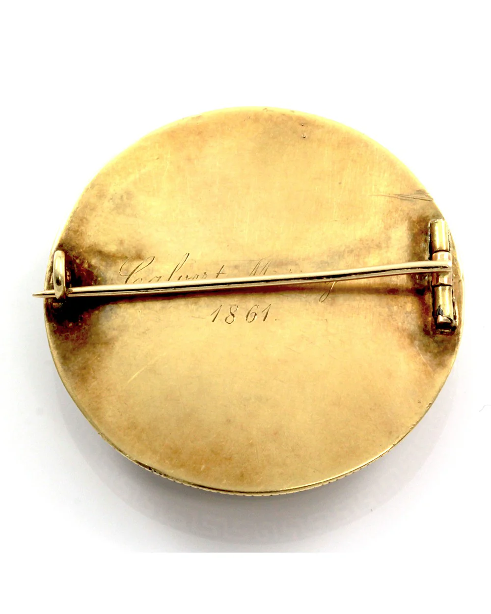 Victorian Mourning Brooch with Enamel Details in 14K Yellow Gold - Image 2