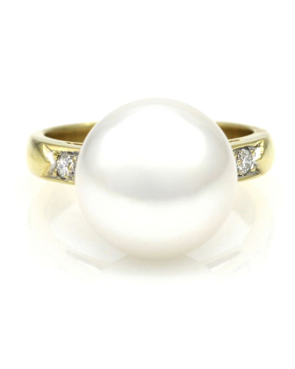 White South Sea Pearl and Diamond Ring
